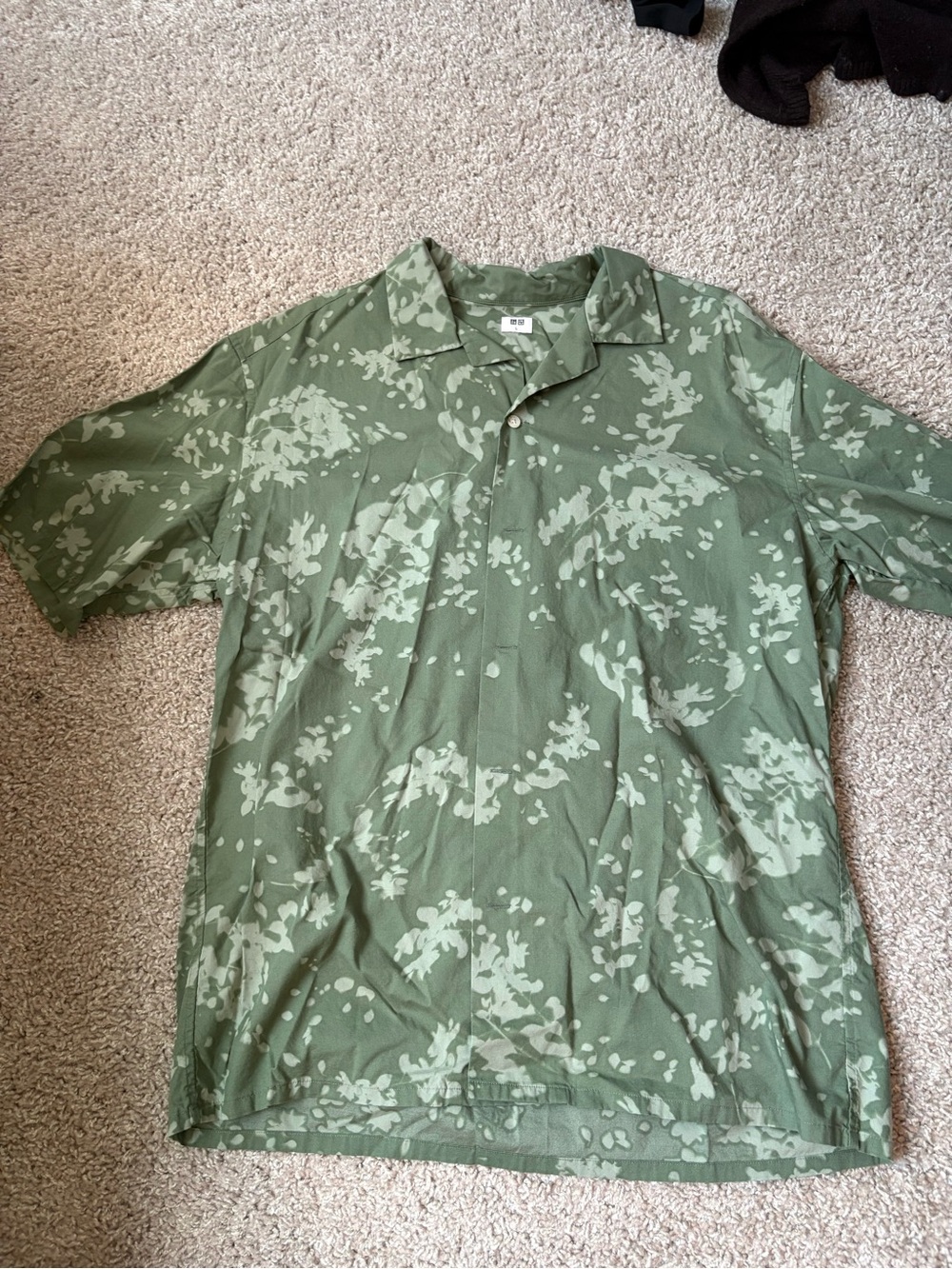 Uniqlo Olive Green Short-Sleeve Floral Button-Down Shirt